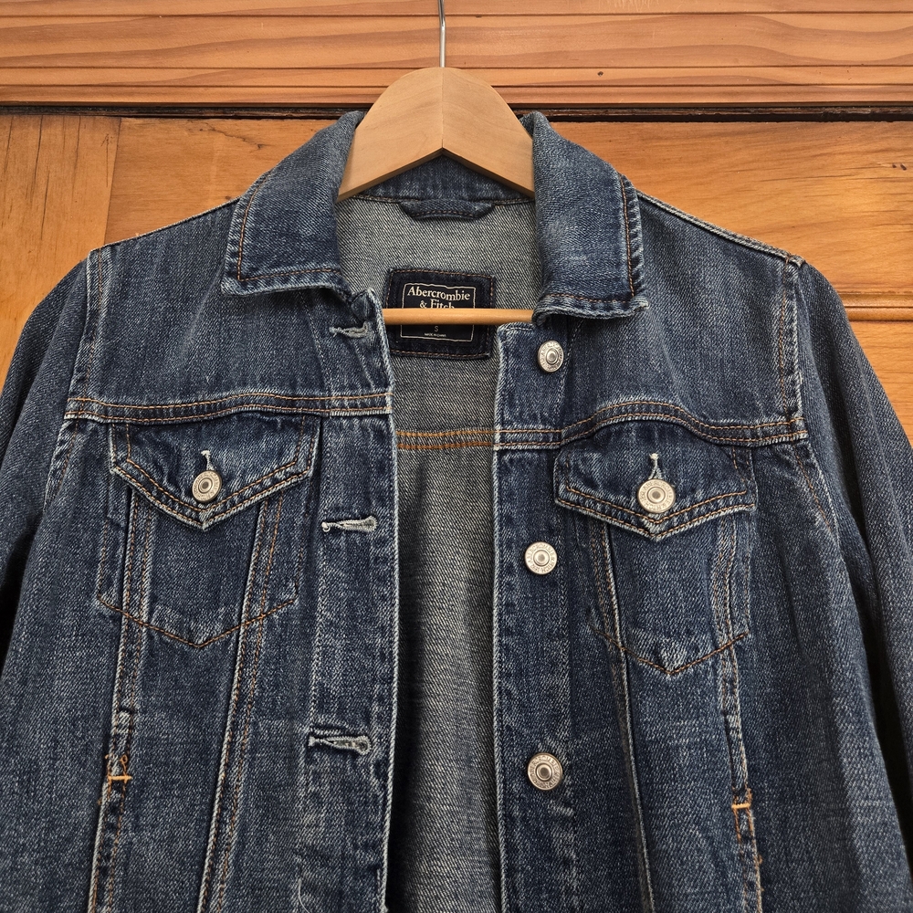 Abercrombie & Fitch Jean Jacket Womens Size S Blue Dark Wash Frayed Hem Buttons - Picture 3 of 11